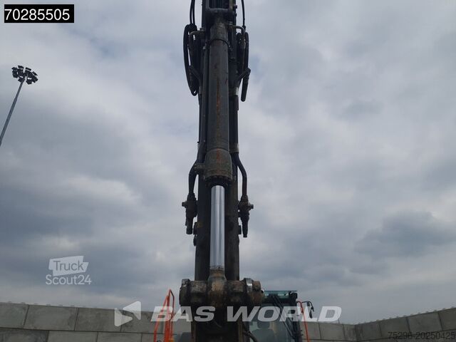 Grävmaskin med larvband Volvo EC220 E L Select