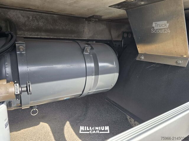 Furgone isotermico frigorifero DAF DAF LF 120-22 CELLA 5M SPONDA