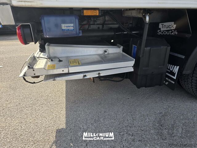 Furgone isotermico frigorifero DAF DAF LF 120-22 CELLA 5M SPONDA