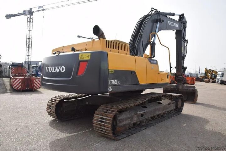 Pelle sur chenilles Volvo EC300 DNL