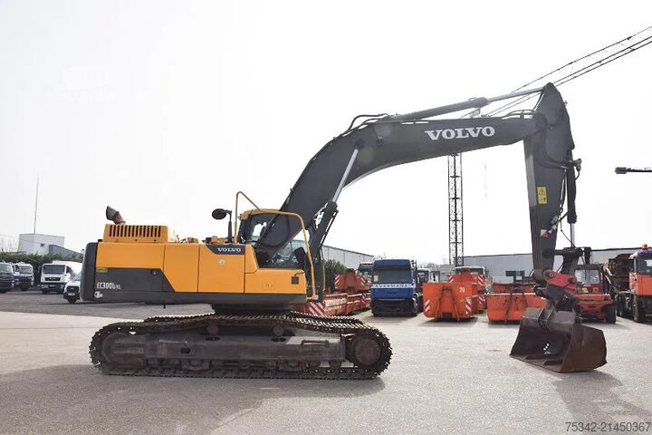 Pelle sur chenilles Volvo EC300 DNL