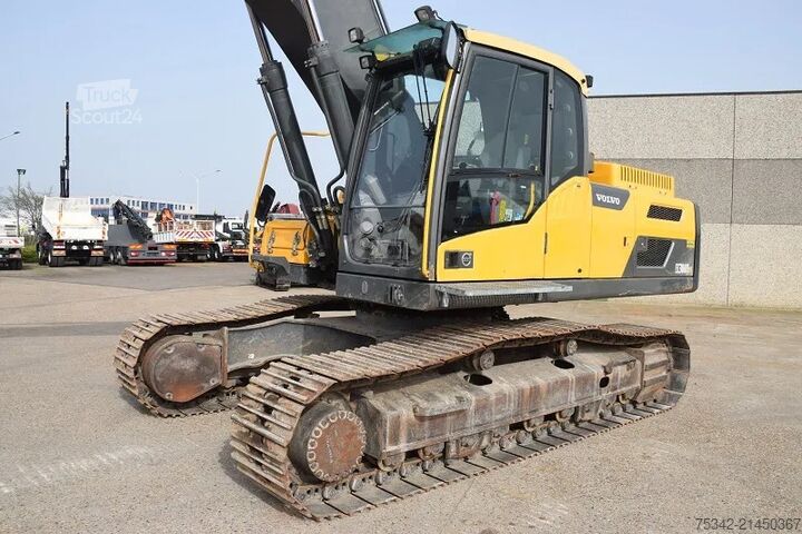 Pelle sur chenilles Volvo EC300 DNL