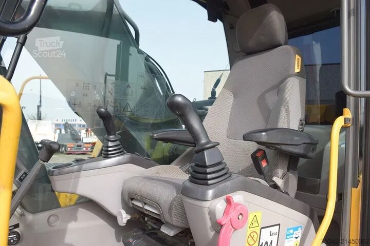 Pelle sur chenilles Volvo EC300 DNL