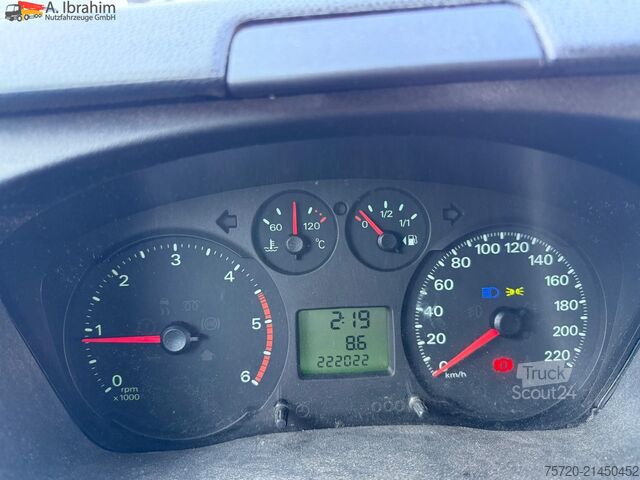 Slēgtais furgons Ford Transit Turneo 100 T260  2.2 L | Euro 5