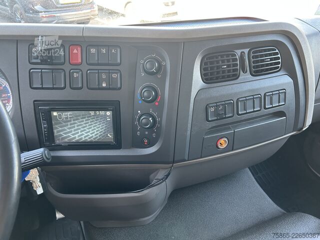 βαλίτσα DAF LF 230 FA / 12 Ton / 246 dkm / Navi / Box / Laa...