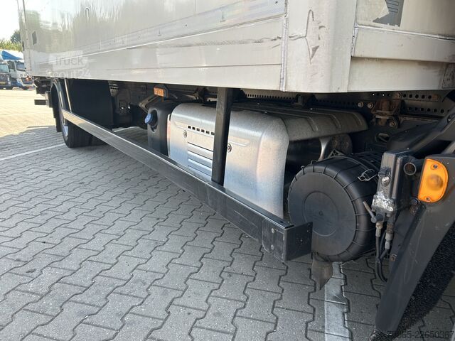 Kuffert DAF LF 230 FA / 12 Ton / 246 dkm / Navi / Box / Laa...
