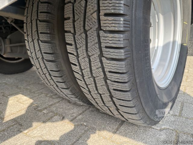 Skříňová dodávka IVECO Daily 70C18A8/P,Hi-Matic,Klima,Luftfed.,LBW.1000