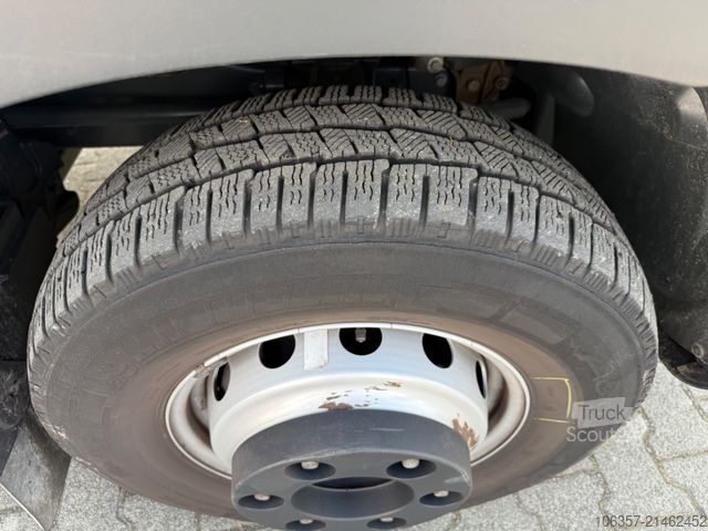 Skříňová dodávka IVECO Daily 70C18A8/P,Hi-Matic,Klima,Luftfed.,LBW.1000