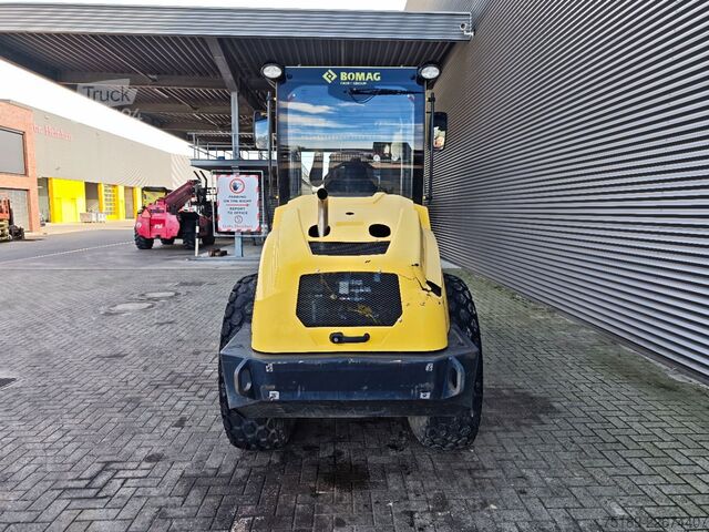 Bandenroller Bomag BW 177 D-5