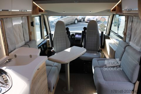 Integrovaný obytný vůz Eura Mobil Integra Line 730 EF
