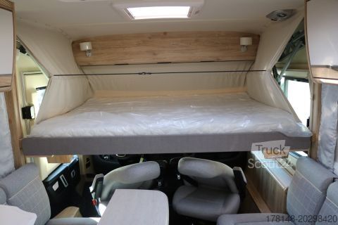 Інтегрований автокемпер Eura Mobil Integra Line 730 EF