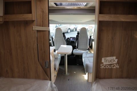 Integrovaný obytný vůz Eura Mobil Integra Line 730 EF