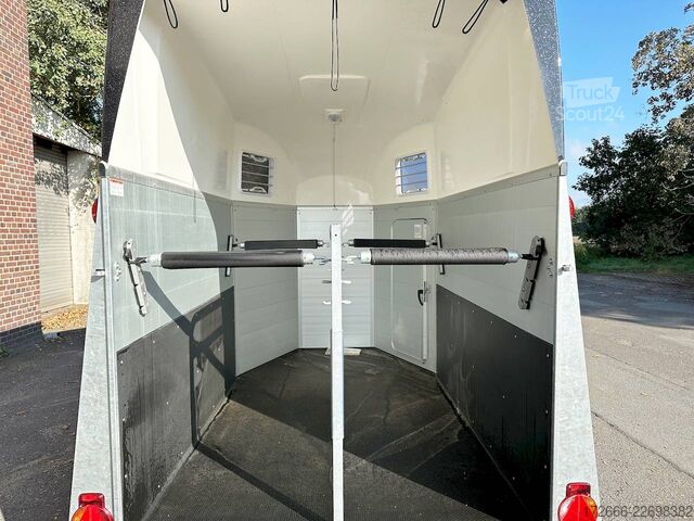 Remorque de transport de chevaux Humbaur XANTHOS 2400 | BLACK