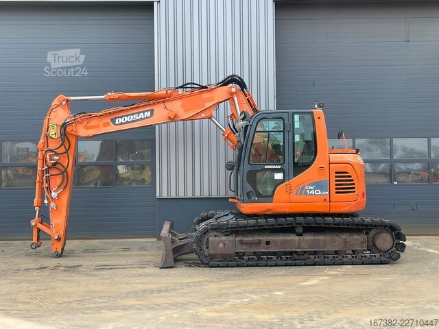 Excavadora sobre orugas Doosan DX140LCR-3