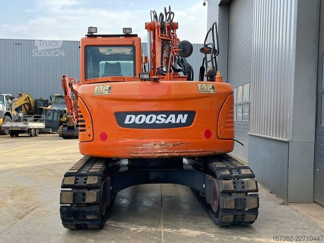 Excavadora sobre orugas Doosan DX140LCR-3