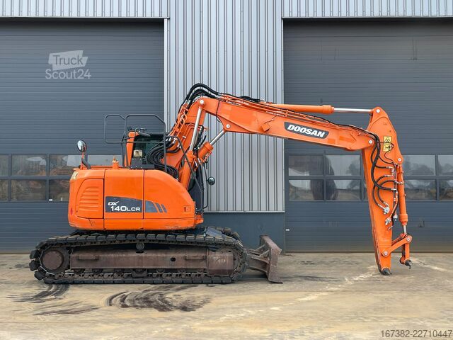 Excavadora sobre orugas Doosan DX140LCR-3