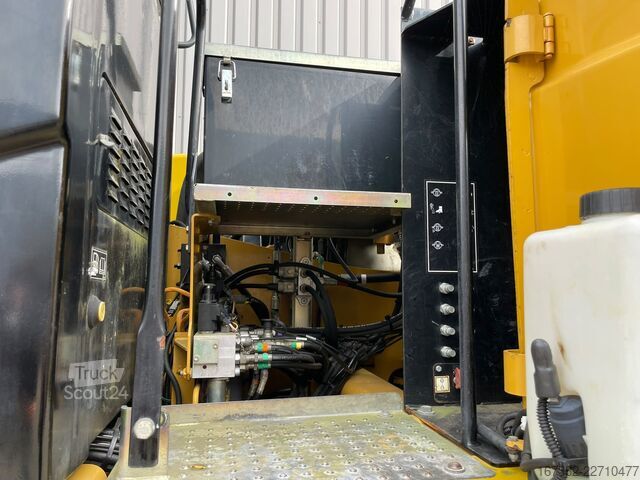 Escavadora de rodas Caterpillar M322D