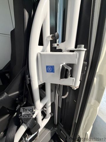 Fire truck MERCEDES-BENZ Sprinter II 316 CDI L2*RTW*KTW*LIEGE*TRAGESTUHL