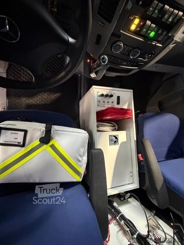 Fire truck MERCEDES-BENZ Sprinter II 316 CDI L2*RTW*KTW*LIEGE*TRAGESTUHL