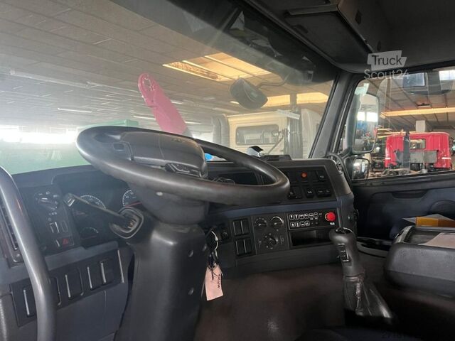 Abrollkipper VOLVO VOLVO FM480 SCARRABILE 8X4