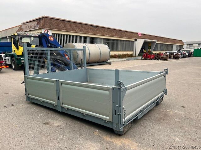 Контейнер с крюковым захватом  CONTAINER SCARRABILE NUOVO A PIANALE CON GRU