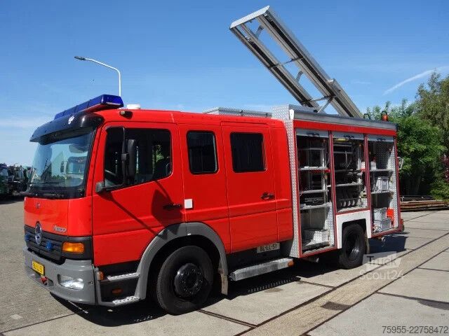Véhicule de lutte contre les incendies Mercedes-Benz 1325 godiva pump