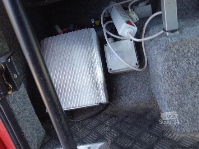 Véhicule de lutte contre les incendies Mercedes-Benz 1325 godiva pump