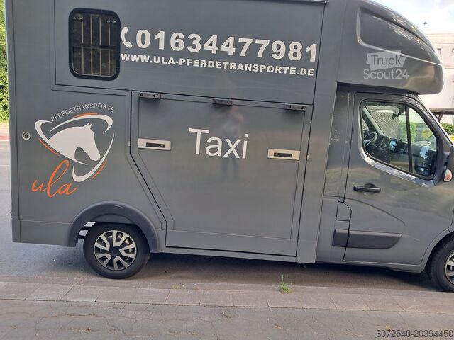 Φορτηγό μεταφοράς αλόγων με εξοπλισμό επιβήτορα Renault Master