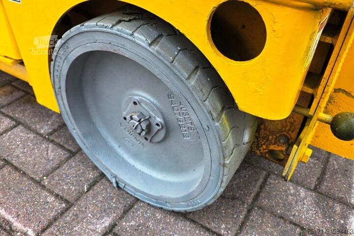 Nůžkový výtah Haulotte Compact 8 Electric, 8.2m Working Height, 350kg Cap