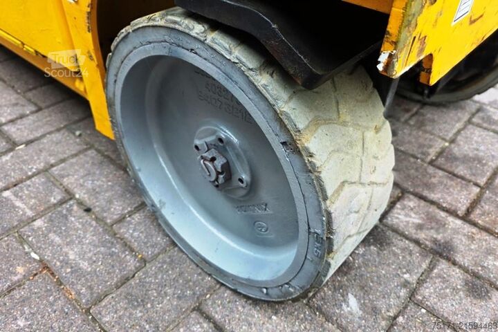 Nůžkový výtah Haulotte Compact 8 Electric, 8.2m Working Height, 350kg Cap