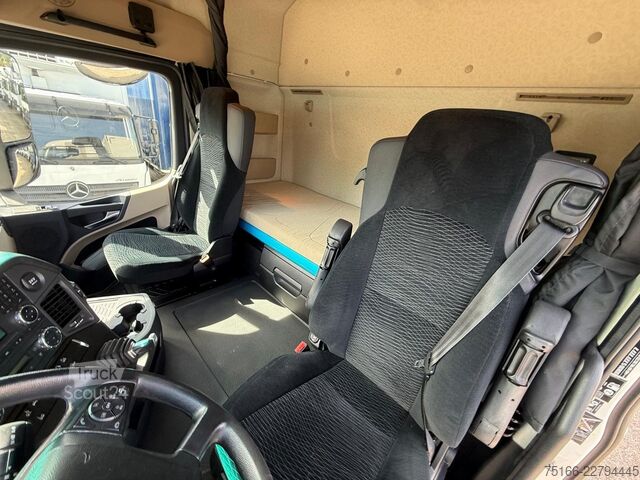 Drikkevare-lastebil MERCEDES-BENZ ACTROS 2545 L Getränkekoffer 8,15 m LBW 2 T*LENK