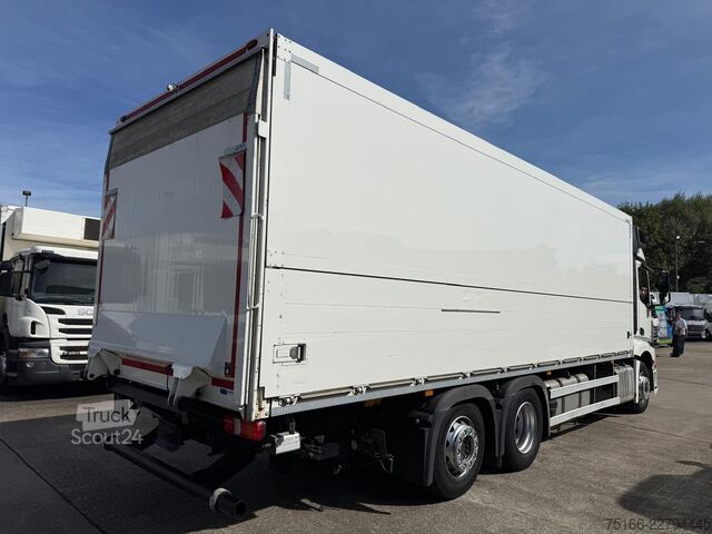 Drikkevare-lastebil MERCEDES-BENZ ACTROS 2545 L Getränkekoffer 8,15 m LBW 2 T*LENK