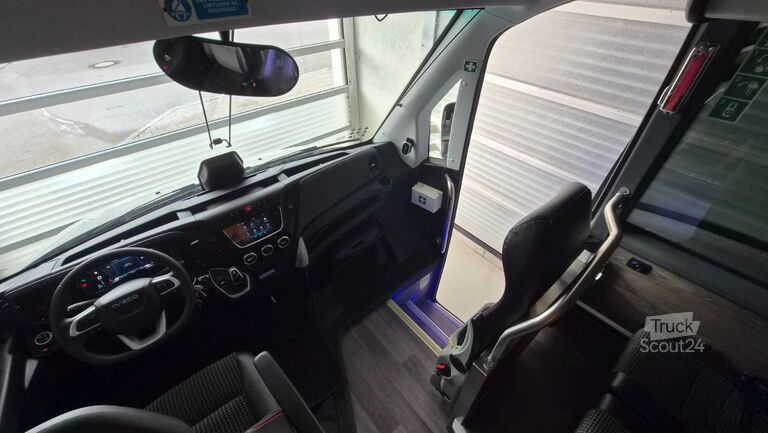 Microbuz IVECO 2x Daily 70 Lagerfahrzeug Ferqui Sunrise 2,5 m B