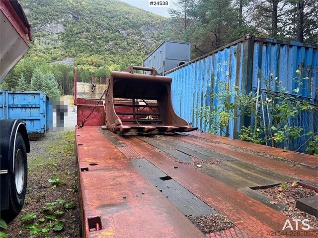Vang Machine semitrailer med hydrauliske ramper og Exte Vang Machine Semi-Trailer with Hydraulic Ramps and Exte