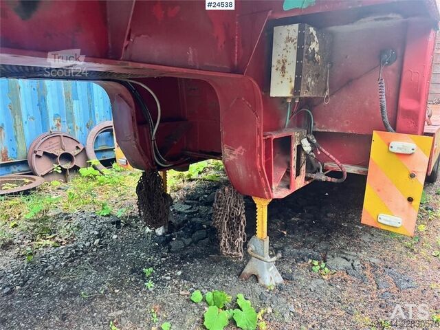 Vang Machine semitrailer med hydrauliske ramper og Exte Vang Machine Semi-Trailer with Hydraulic Ramps and Exte