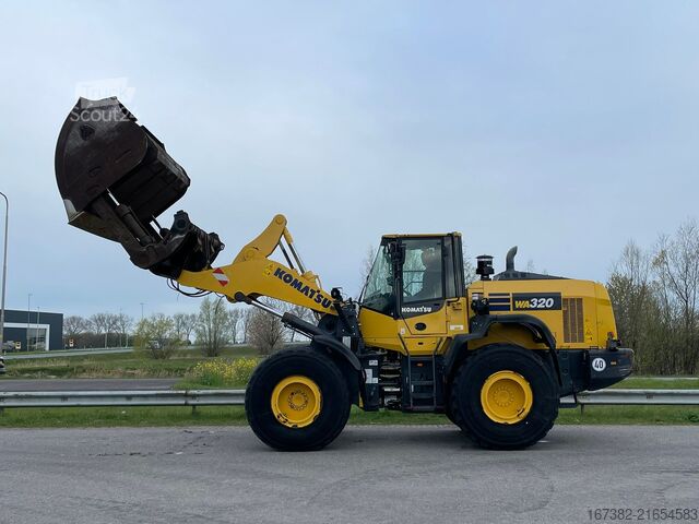 Loader Komatsu WA320