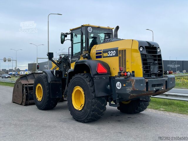 Loader Komatsu WA320