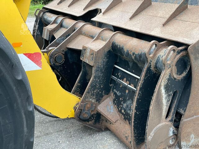 Loader Komatsu WA320