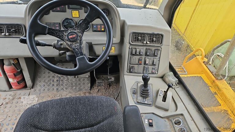 Knickgelenkter Muldenkipper Moxy MT 41