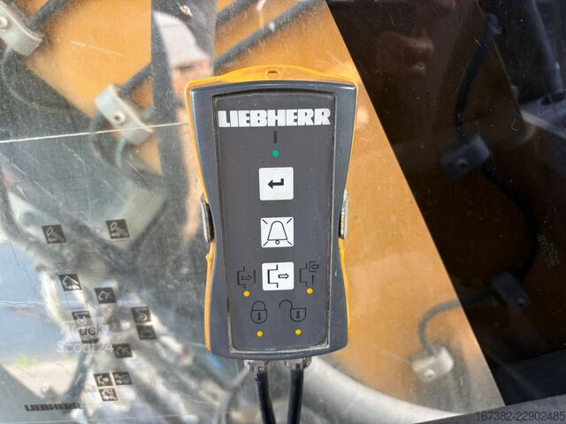  Liebherr A918