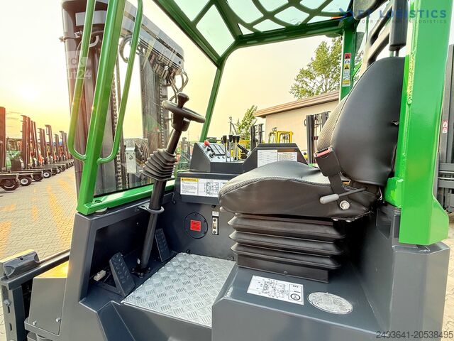 Chariot élévateur à 4 voies Combilift C4000CB TRIPLEX 5200MM FREE-LIFT TOP 1