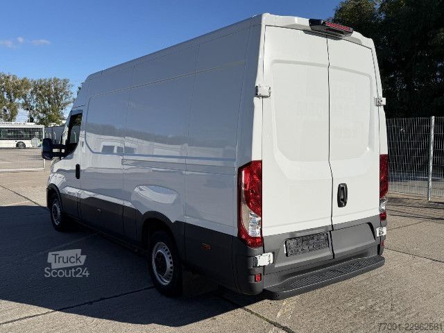 Furgon blaszak IVECO 35S16V Klima / Kamera / Tempomat