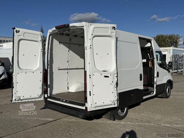 Furgon blaszak IVECO 35S16V Klima / Kamera / Tempomat