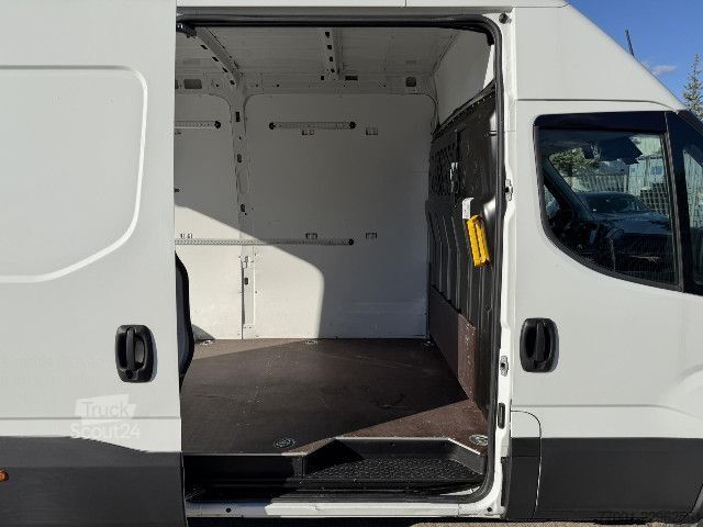 Furgon blaszak IVECO 35S16V Klima / Kamera / Tempomat