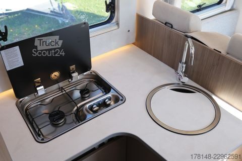 Polointegrovaný karavan Carado T 447 Pro+