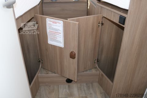 Polointegrovaný karavan Carado T 447 Pro+