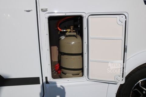 Polointegrovaný karavan Carado T 447 Pro+