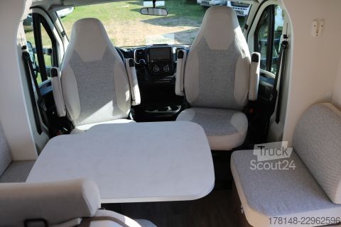 Polointegrovaný karavan Carado T 447 Pro+