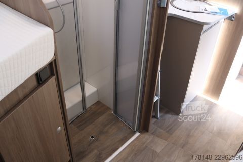 Polointegrovaný karavan Carado T 447 Pro+
