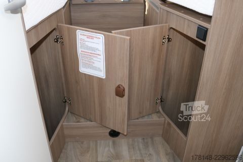 Polointegrovaný karavan Carado T 447 Pro+